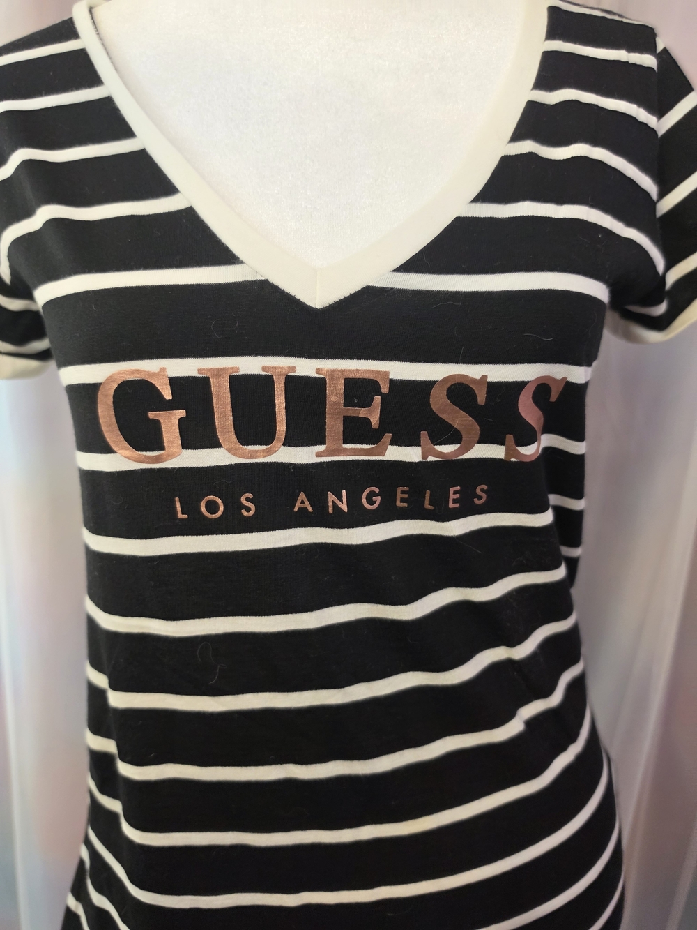 GUESS Los Angeles Black White Striped V-Neck Tee with Rose Gold Logo Size Medium